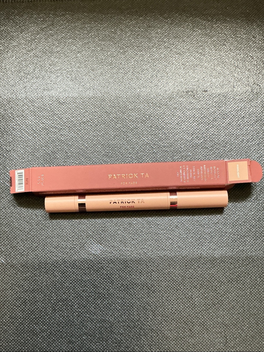 PATRICK TA BEAUTY Major Sculpt™ Shape & Shade
Anywhere Artistry Sticks